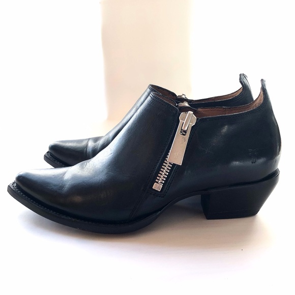 frye sacha zip shootie